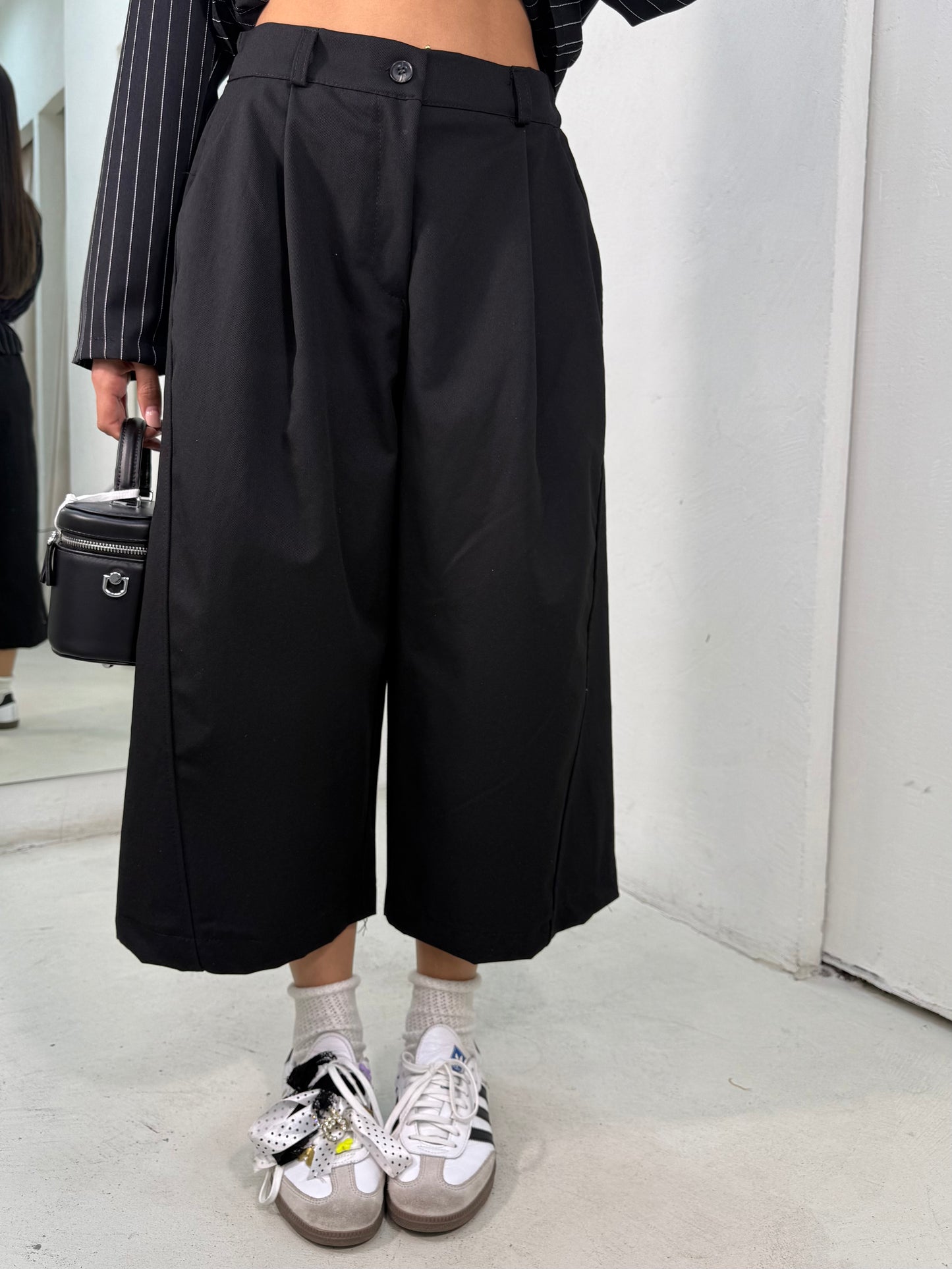 Bermuda Black